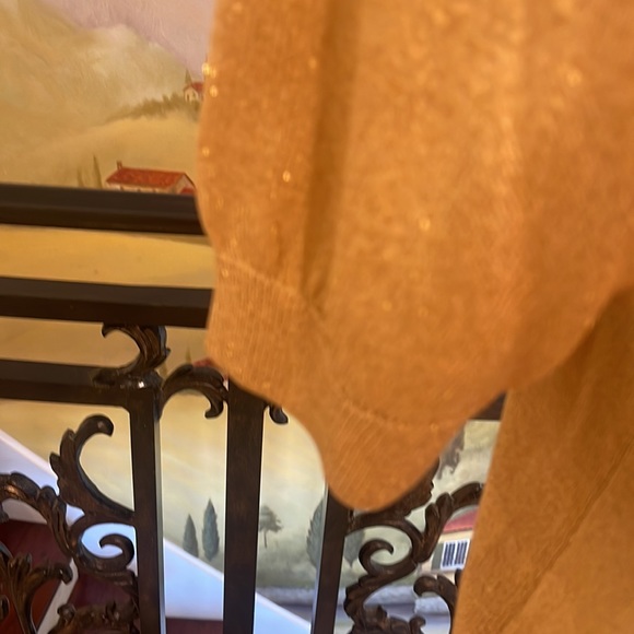 St.John Basics  By Marie Gray Top  
Size M
Not Sure Of Fabric - Picture 3 of 6